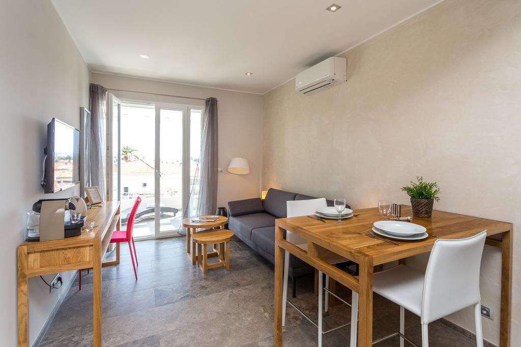 Velvet Villeneuve-Loubet
