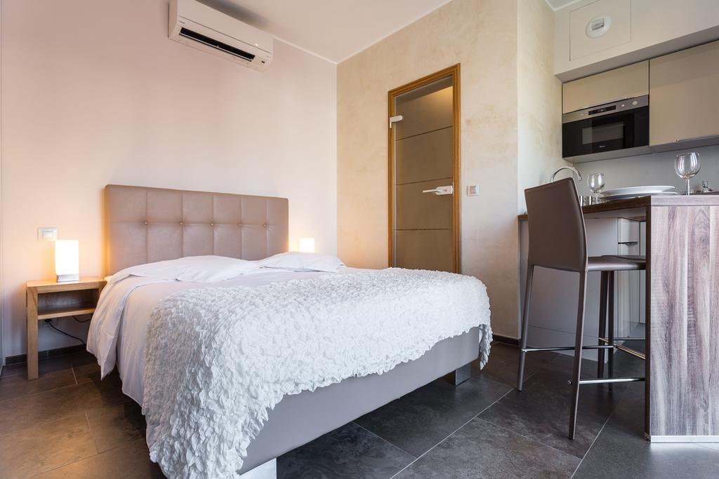 Velvet Villeneuve-Loubet