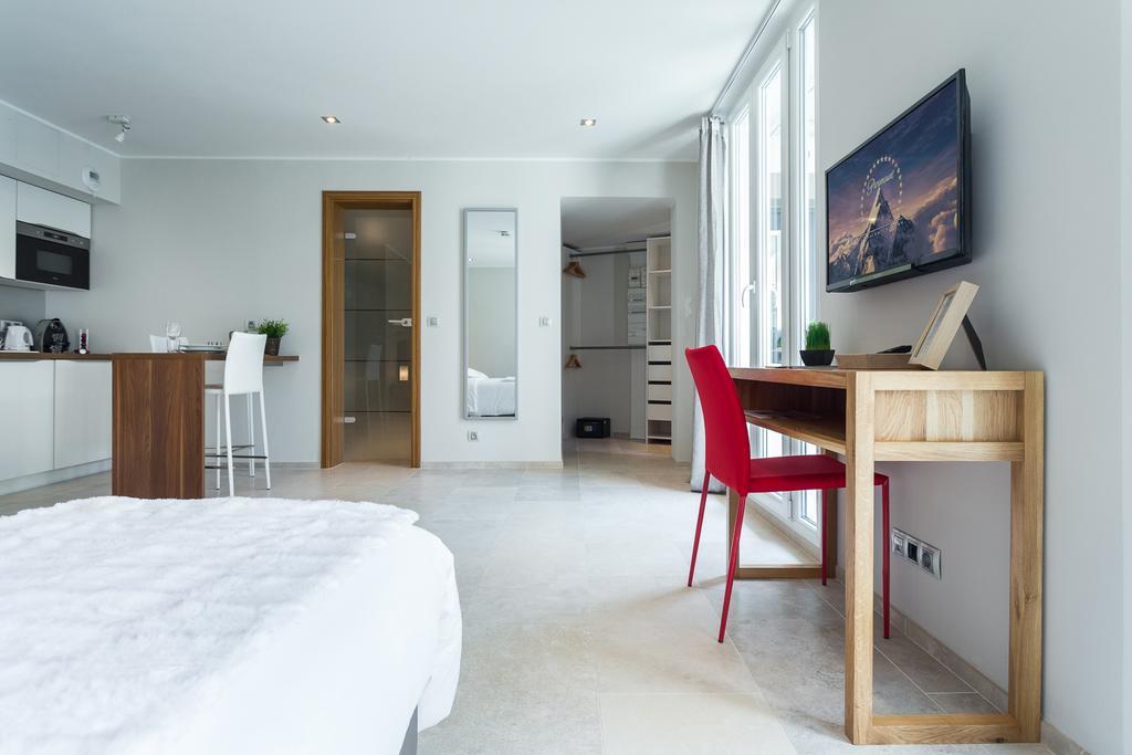 Velvet Aparthotel 3*